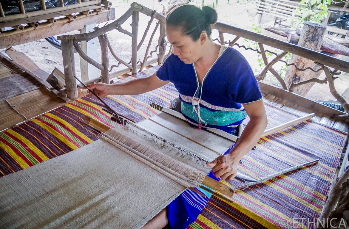 Karen People weaving