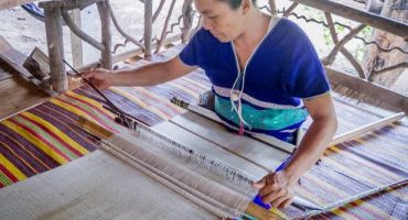 Karen People weaving